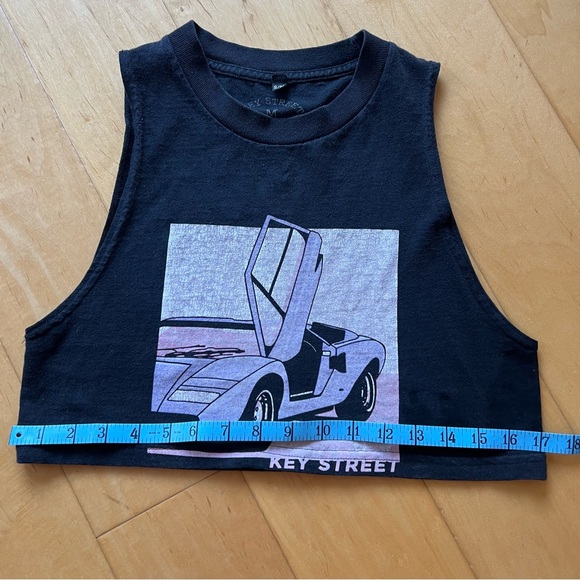 SOLD Super Cropped Muscle Tee - Picture 4 of 8